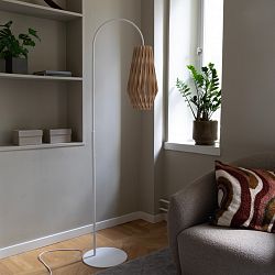Pilke-signature-Floor-lamp-20-42-birch-Lifestyle-Off-1756971729.jpg