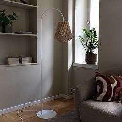Pilke-signature-Floor-lamp-28-birch-Lifestyle-Off-1756972718.jpg