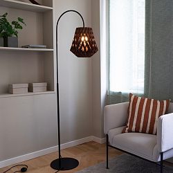 Pilke-signature-Floor-lamp-28-brown-Lifestyle-Off-1756972723.jpg