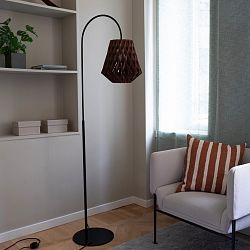 Pilke-signature-Floor-lamp-28-brown-Lifestyle-On-1756972724.jpg