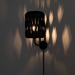 Pilke-signature-wall-lamp-18-black-night-on-1756971214.jpg