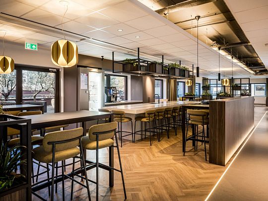 interieurarchitect-Wildenberg-RGF-Meet-Greet-interiorarchitect-officedesign-hospitalityinteriors-officeinspiration-kantoorontwerp-officeinterior-23-1024x768-1740660216.jpg